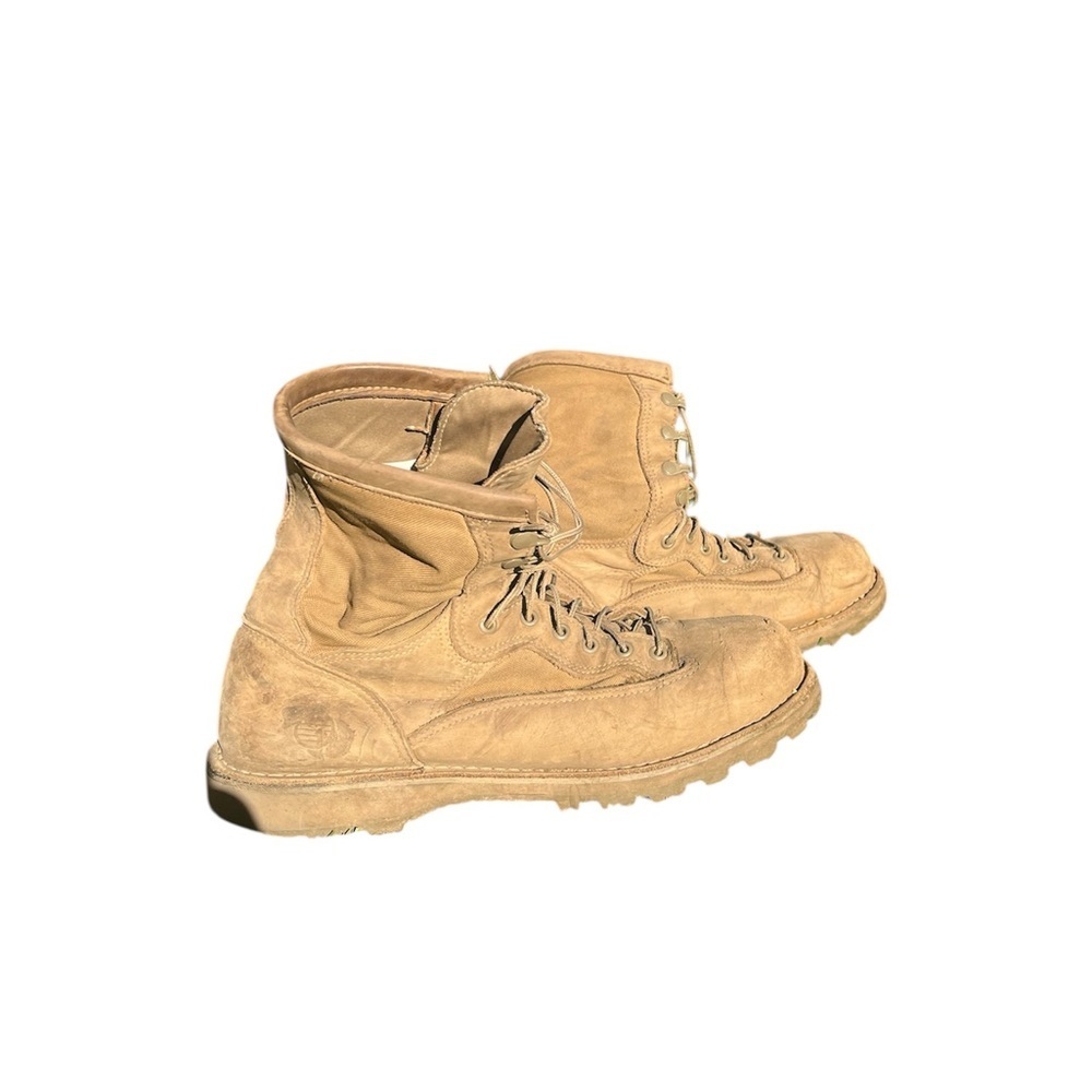Men’s Marine Corps Suede Tan Boots. Size 13 by Vibram